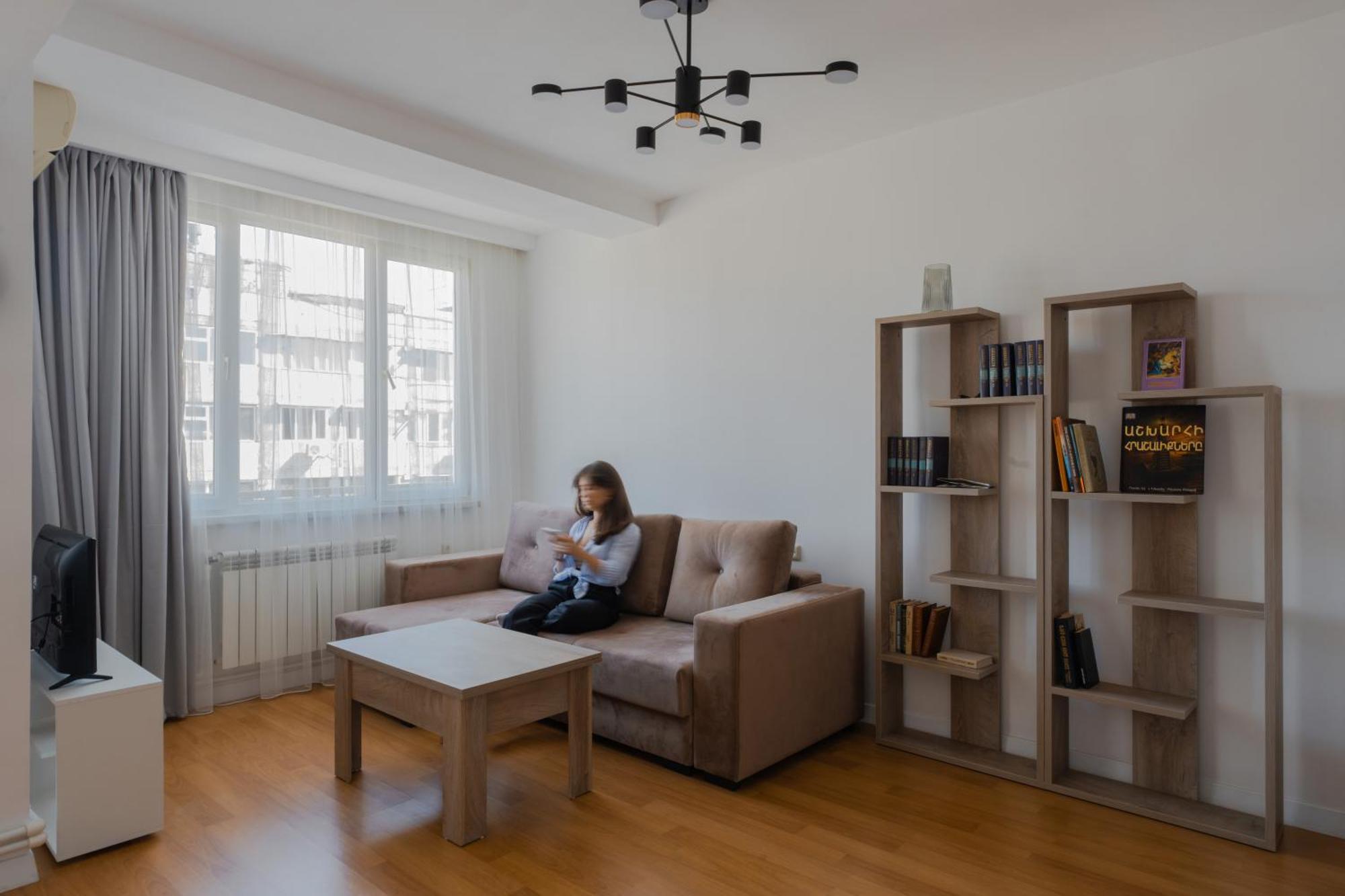 Keygo #0036 I 1 Bedroom I Balcony I City Center Erivan
